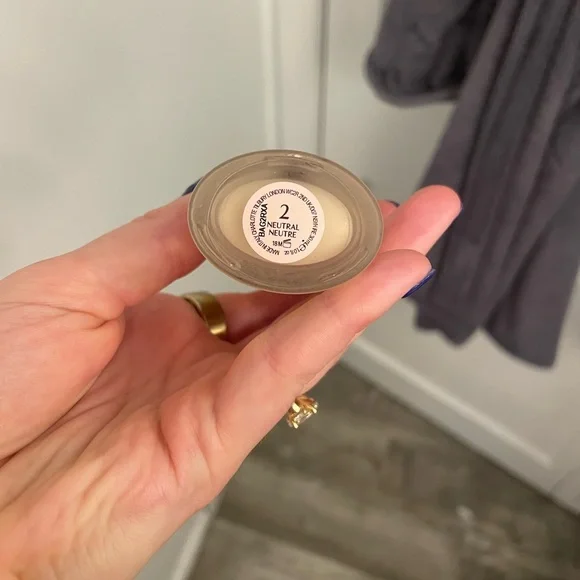 Charlotte Tilbury Airbrush Flawless Foundation with N2 - Picture 2 of 5